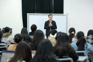 Buổi trò chuyện của sinh viên K61 VJCC với ông Lưu Đức Anh - Phó Tổng giám đốc công ty TOTO Việt Nam